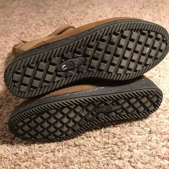 Trendy Women’s size 8 brown/dark brown waterproof boots. Winter, casual. - Picture 5 of 7